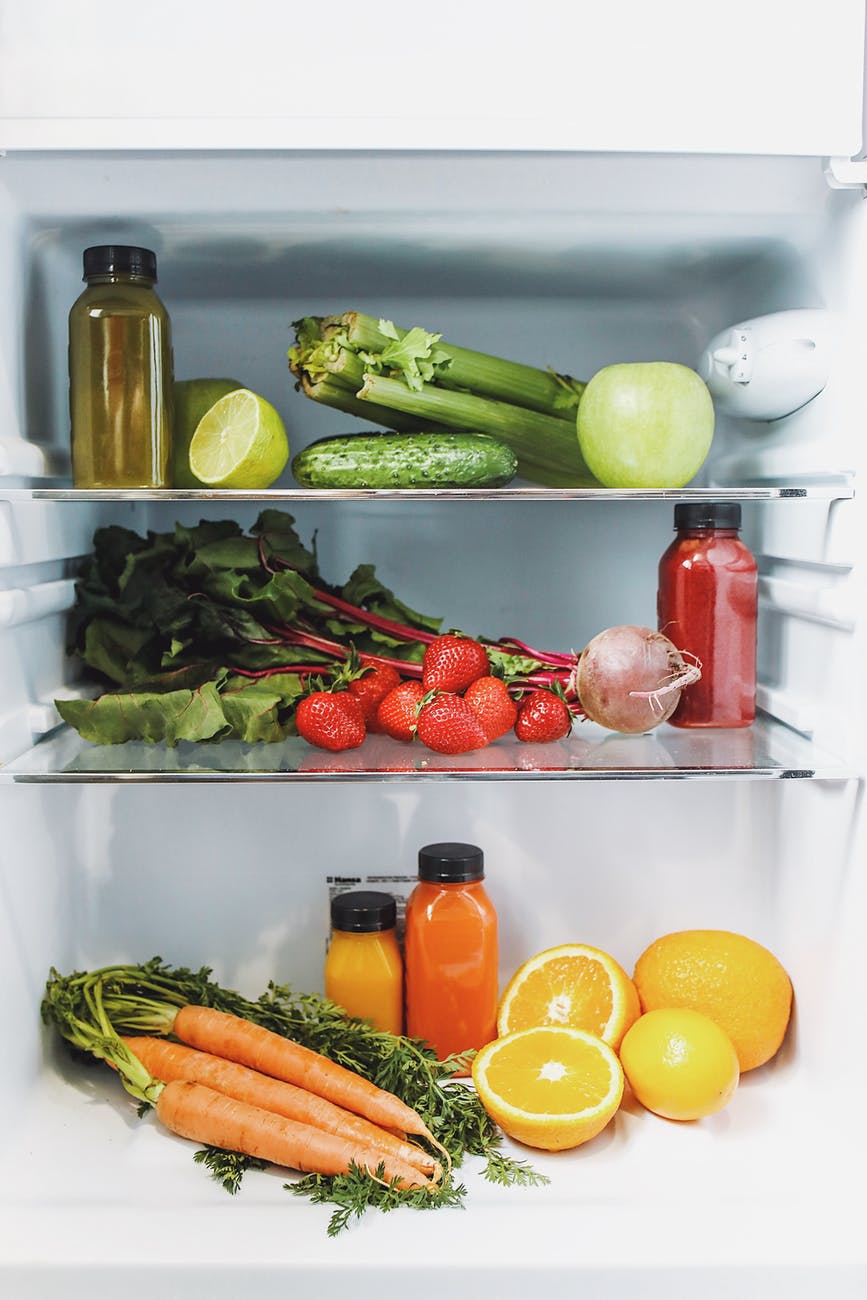 frigorífico con frutas y verduras